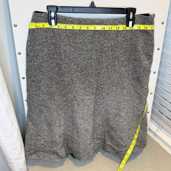 Gap Women’s Wool Blend Flare Mini Skirt – Fully Lined – Size up to 34” Waist - Picture 2 of 6